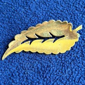 Vintage Gold Tone Leaf Brooch